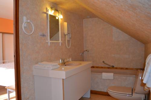 Imagen de la habitación del Hotel Auberge Du H&eacute;risson. Foto 16