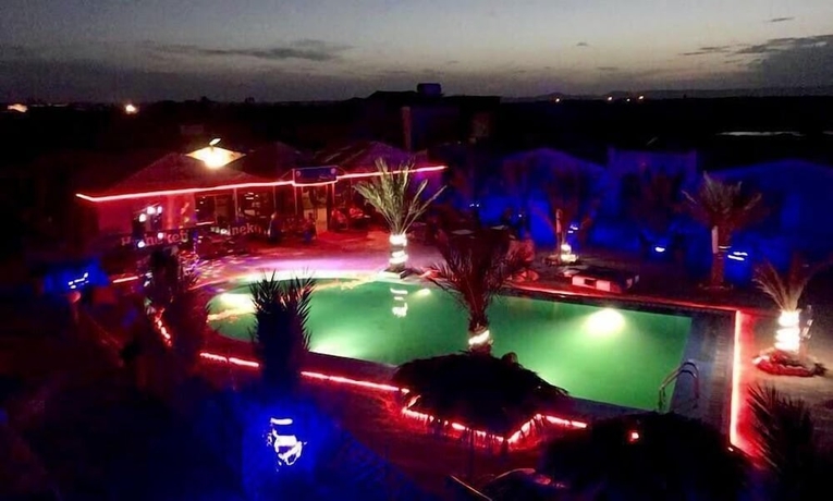 Imagen de la piscina del Hotel Auberge Kasbah Merzouga, Merzouga. Foto 19