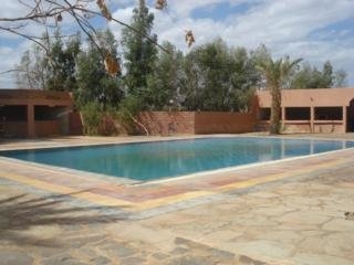 Imagen de la piscina del Hotel Auberge Kasbah Meteorites. Foto 12