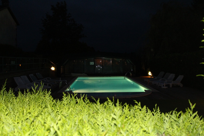 Imagen de la piscina del Hotel Auberge La Tomette, The Originals Relais. Foto 15