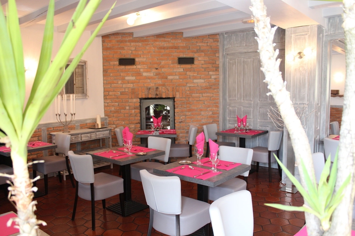 Imagen del bar/restaurante del Hotel Auberge La Tomette, The Originals Relais. Foto 7