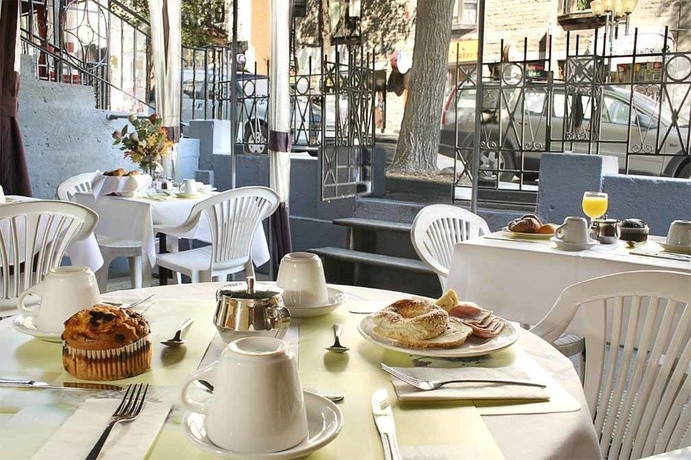 Imagen del bar/restaurante del Hotel Auberge Le Jardin D'antoine. Foto 2