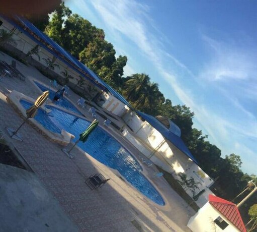 Imagen de la piscina del Hotel Auberge Pont-gaudin. Foto 26