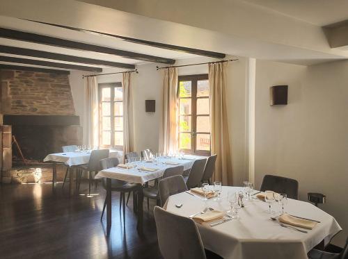 Imagen del bar/restaurante del Hotel Auberge Saint Jacques. Foto 2