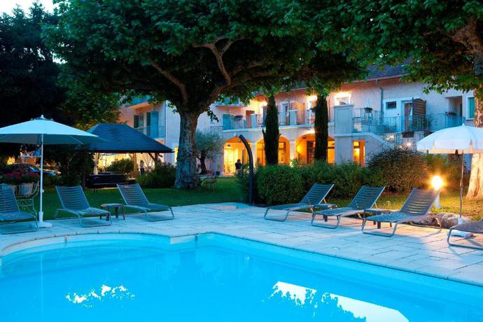 Imagen de la piscina del Hotel Auberge Saint Simond. Foto 8