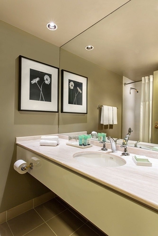 Imagen de la habitación del Hotel Auberge Vancouver. Foto 8