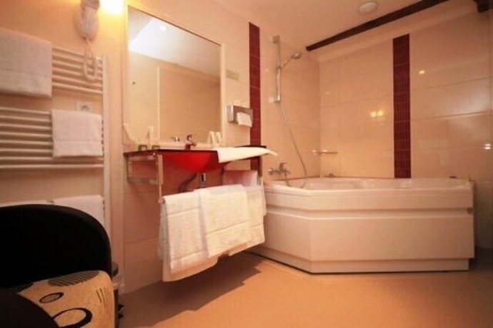 Imagen de la habitación del Hotel Auberge de la Xaintrie. Foto 15