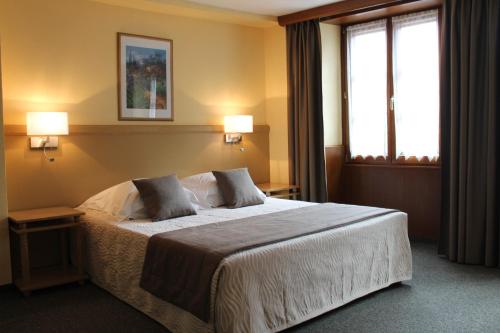 Imagen de la habitación del Hotel Auberge des Trois Ch&acirc;teaux. Foto 4