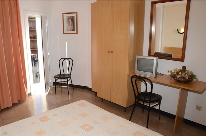 Imagen de la habitación del Hotel Aubi. Foto 3