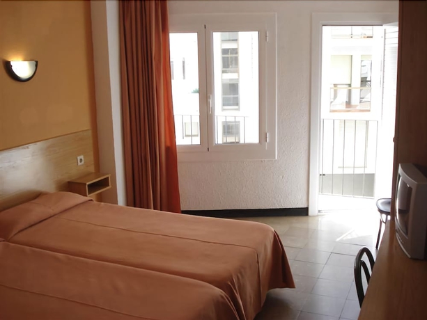 Imagen de la habitación del Hotel Aubi. Foto 8