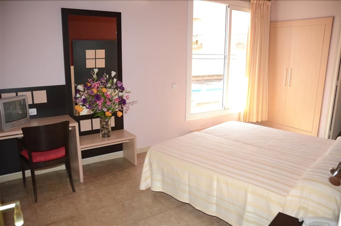 Imagen de la habitación del Hotel Aubi. Foto 12