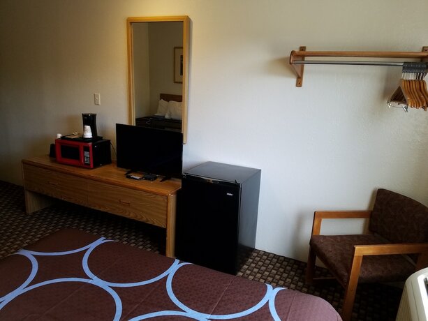 Imagen de la habitación del Hotel Auburn Inn. Foto 19