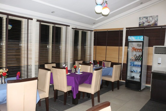 Imagen del bar/restaurante del Hotel Au-del&agrave; des Frontieres. Foto 5