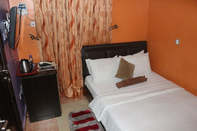 Imagen de la habitación del Hotel Au-del&agrave; des Frontieres. Foto 8