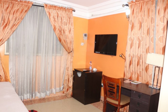 Imagen de la habitación del Hotel Au-del&agrave; des Frontieres. Foto 14