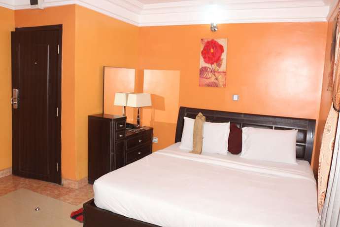 Imagen de la habitación del Hotel Au-del&agrave; des Frontieres. Foto 15