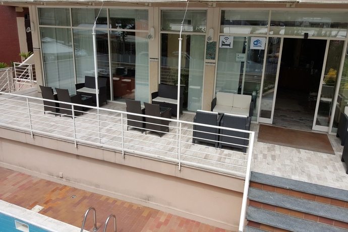 Imagen de los exteriores del Hotel Audi. Foto 6