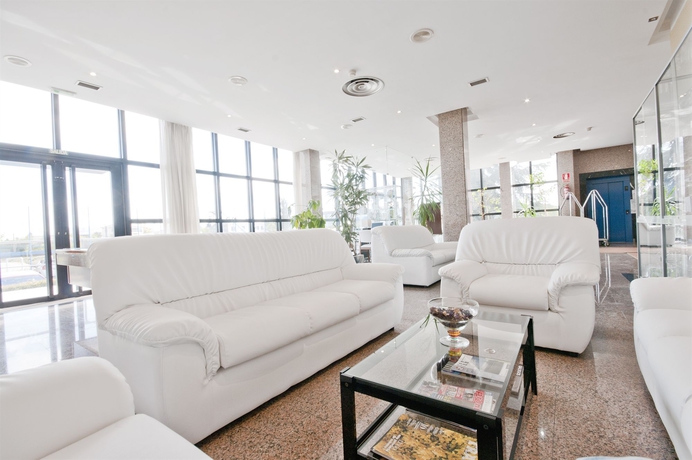 Imagen de los interiores del Hotel Auditorio Santiago and Spa. Foto 9