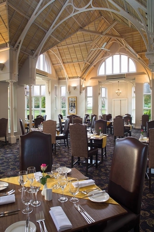 Imagen del bar/restaurante del Hotel Audleys Wood. Foto 4