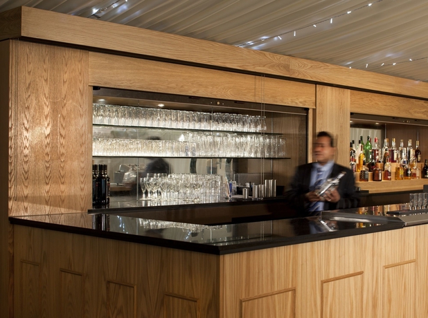 Imagen del bar/restaurante del Hotel Audleys Wood. Foto 6