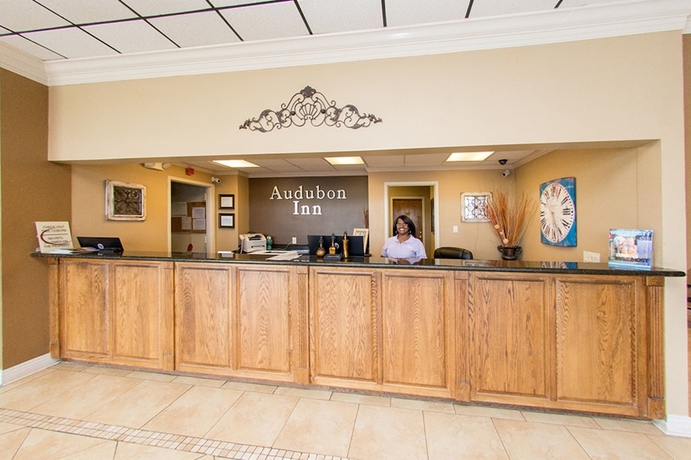 Imagen de los interiores del Hotel Audubon Inn. Foto 16