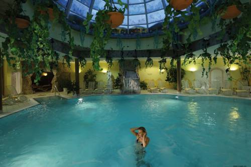 Imagen de la habitación del Hotel Auerhahn Wellnesshotel. Foto 5