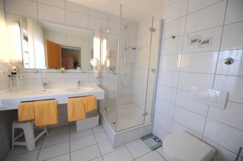 Imagen de la habitación del Hotel Auerhahn Wellnesshotel. Foto 16