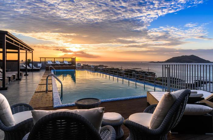 Imagen de la piscina del Hotel Augila Jeju Oceano Suites. Foto 6