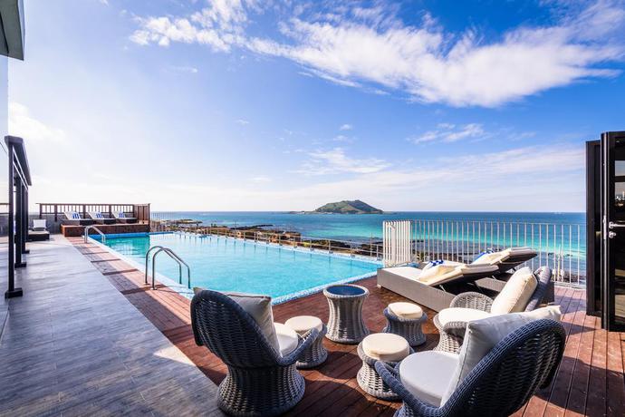 Imagen de la piscina del Hotel Augila Jeju Oceano Suites. Foto 7