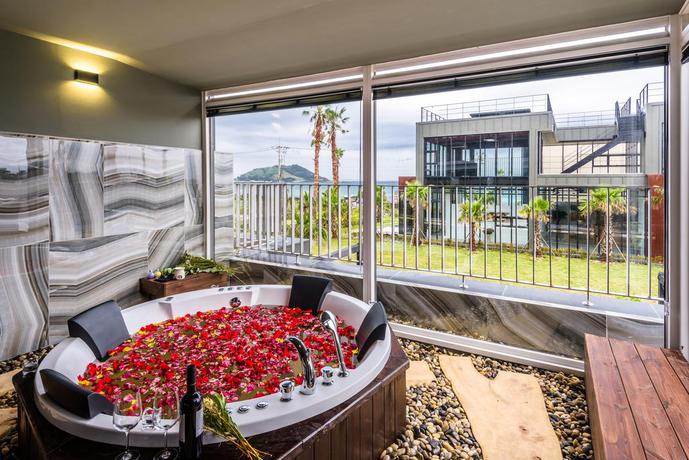 Imagen de los interiores del Hotel Augila Jeju Oceano Suites. Foto 5