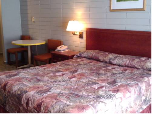 Imagen de la habitación del Hotel August Jack Motor Inn. Foto 11