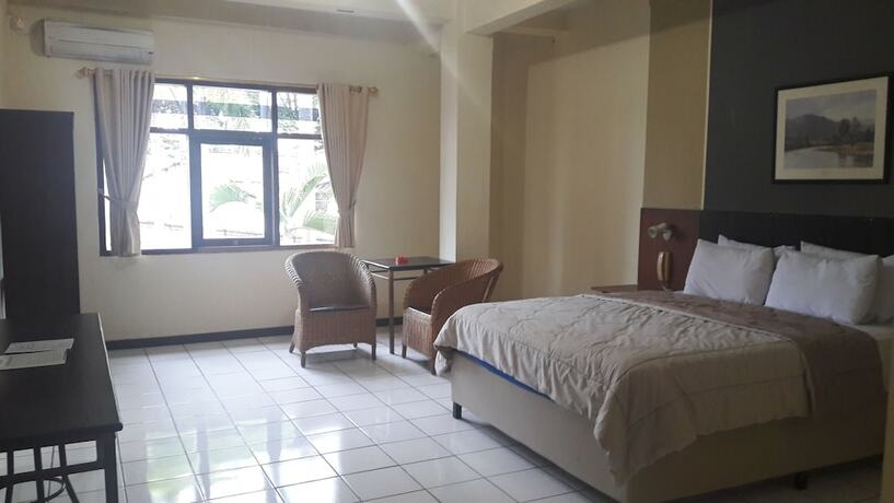 Imagen de la habitación del Hotel Augusta Garut. Foto 7