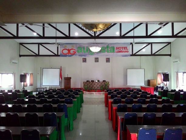 Imagen de los interiores del Hotel Augusta Lembang. Foto 11