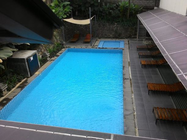 Imagen de la piscina del Hotel Augusta Lembang. Foto 18