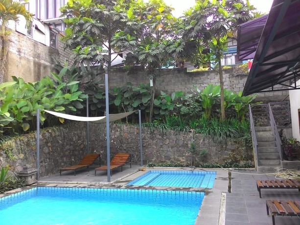 Imagen de la piscina del Hotel Augusta Lembang. Foto 19