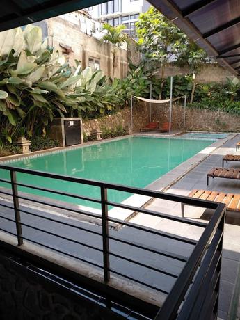 Imagen de la piscina del Hotel Augusta Lembang. Foto 20