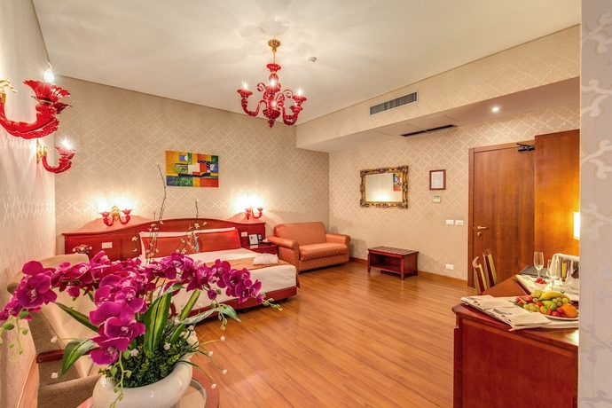 Imagen de la habitación del Hotel Augusta Lucilla Palace. Foto 15