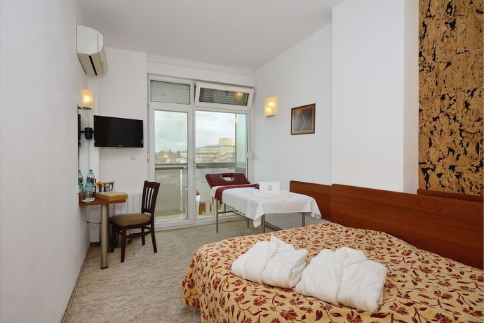 Imagen de la habitación del Hotel Augusta Spa. Foto 15