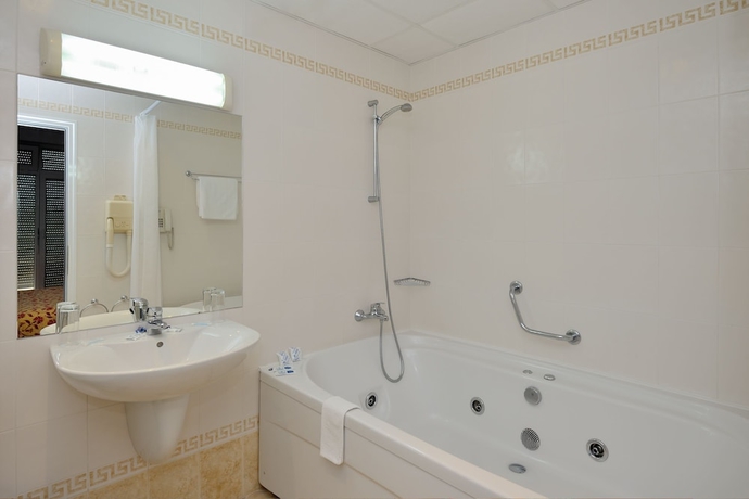 Imagen de la habitación del Hotel Augusta Spa. Foto 19