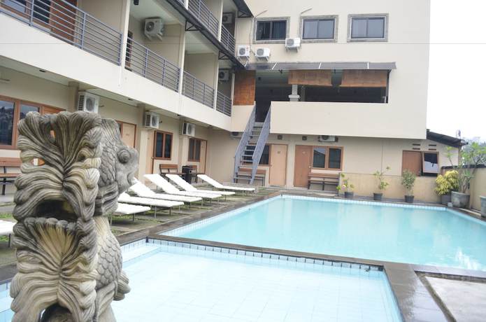 Imagen de la piscina del Hotel Augusta Valley. Foto 17