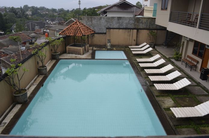 Imagen de la piscina del Hotel Augusta Valley. Foto 18