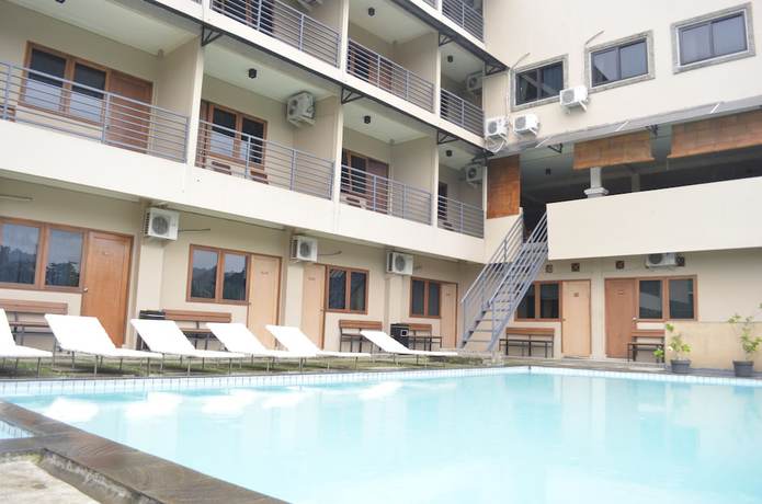 Imagen de la piscina del Hotel Augusta Valley. Foto 19