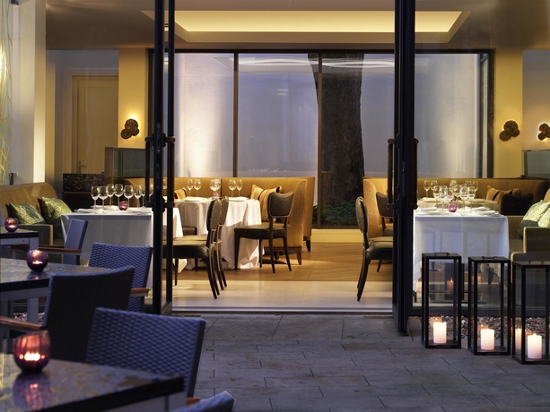 Imagen del bar/restaurante del Hotel Augustine, A Luxury Collection , Prague. Foto 2