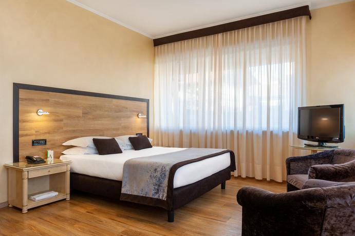 Imagen de la habitación del Hotel Augustus, Biella. Foto 6