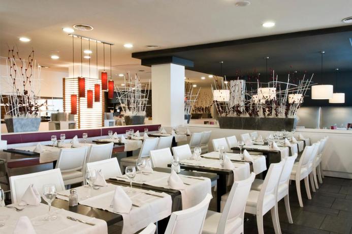 Imagen del bar/restaurante del Hotel Augustus, Cambrils. Foto 2