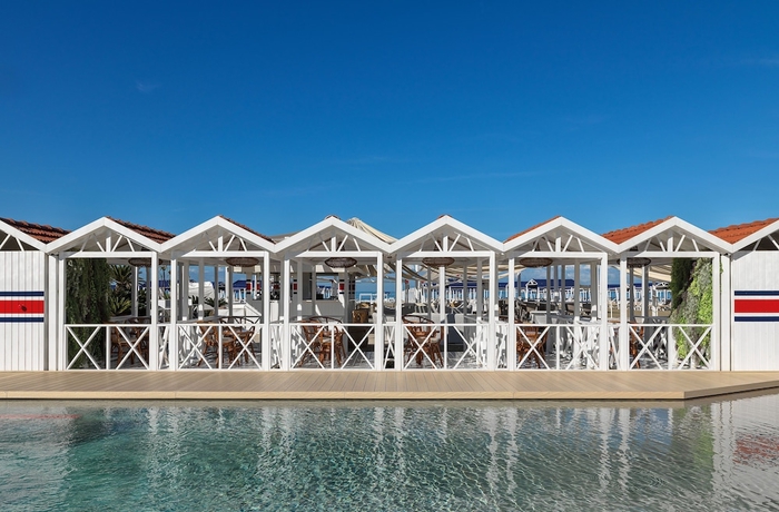 Imagen de la piscina del Hotel Augustus Lido. Foto 18