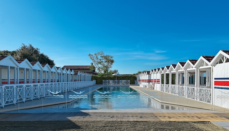 Imagen de la piscina del Hotel Augustus Lido. Foto 19