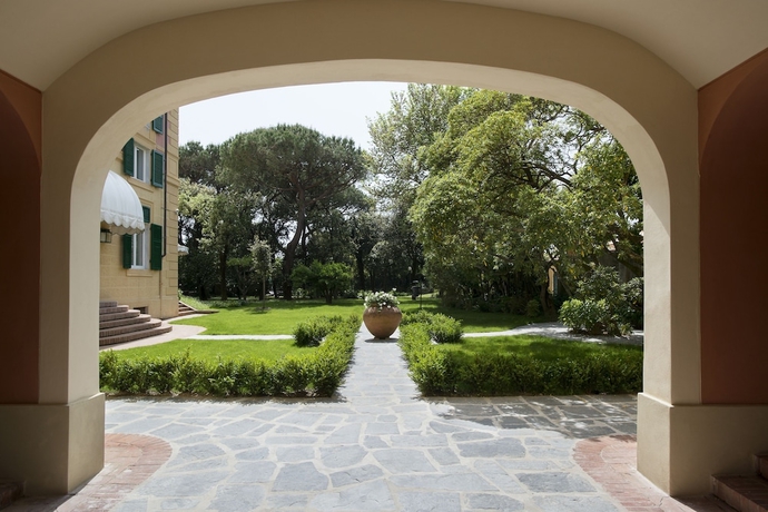 Imagen de los exteriores del Hotel Augustus Lido. Foto 13