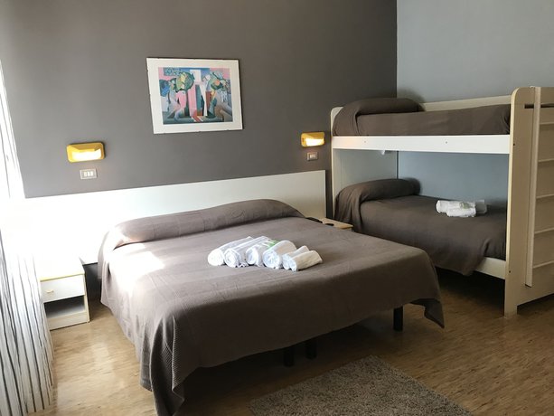 Imagen de la habitación del Hotel Augustus Milano Marittima. Foto 2