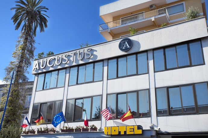 Imagen general del Hotel Augustus, Nápoles. Foto 2